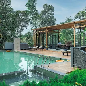 Resort The Mountain Courtyard